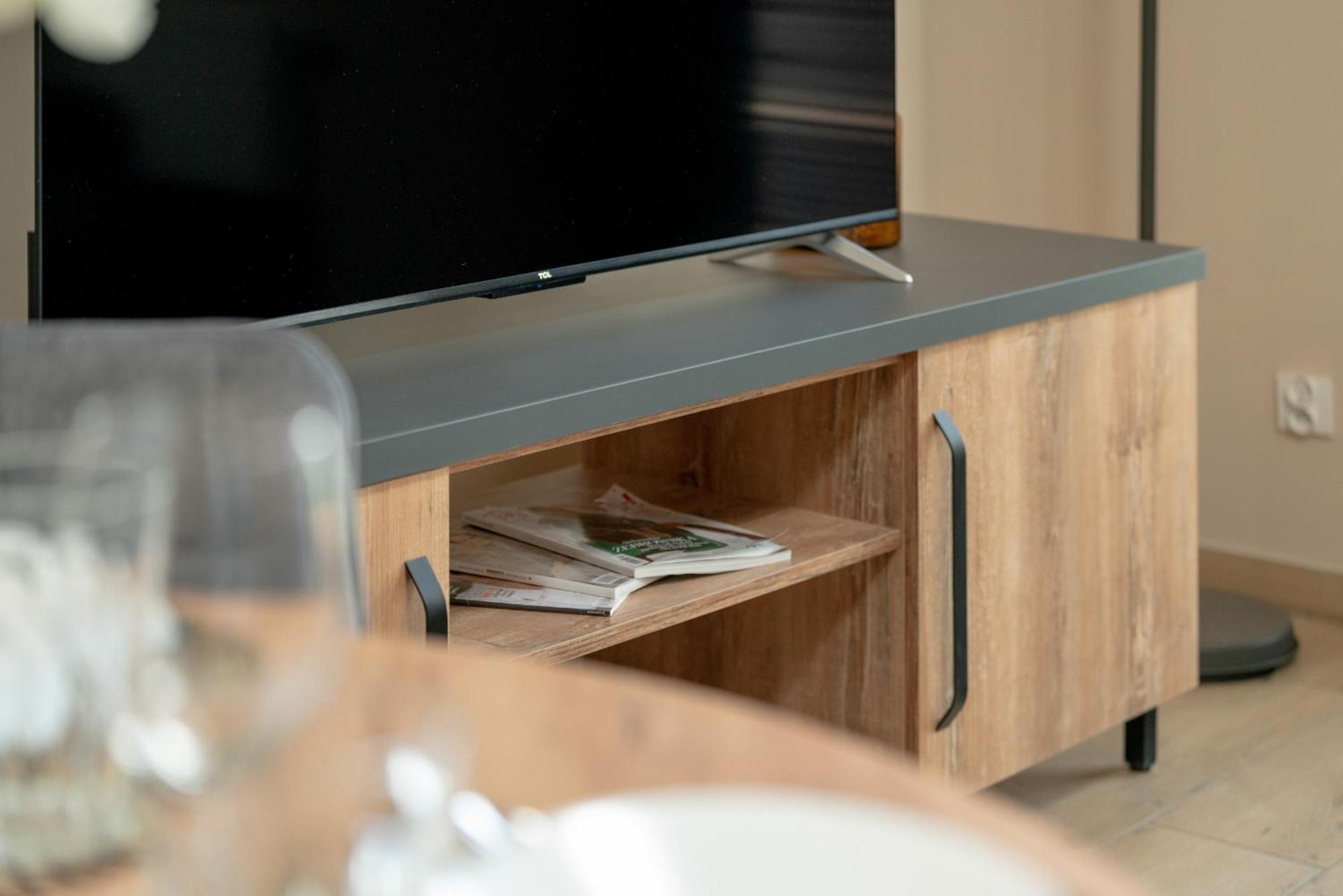 Cosy And Bright Apartment With Parking In Poznan By Noclegi Renters Luaran gambar