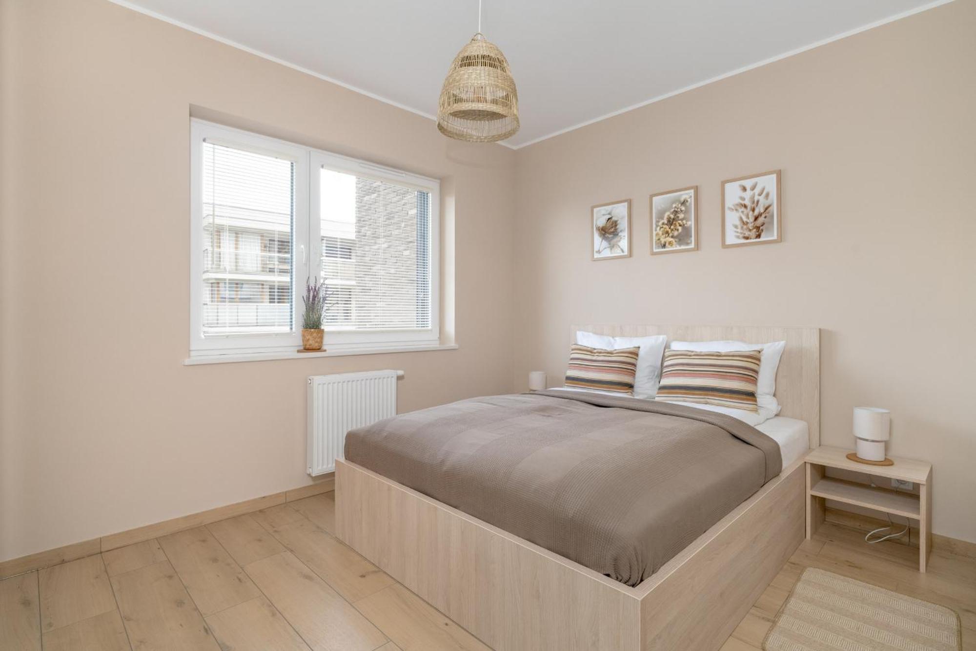 Cosy And Bright Apartment With Parking In Poznan By Noclegi Renters Luaran gambar